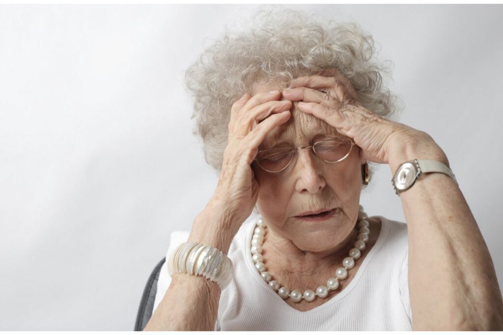 How to Prevent Dizziness in Elderly During Summer Months